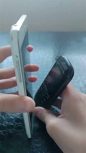 Jade ne skuterku skir skir skir but Galaxy Note Edge is famous on social media!