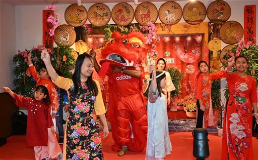 福岡市博多区の「吉塚リトルアジアマーケット」で多国籍の住民が旧正月祝う