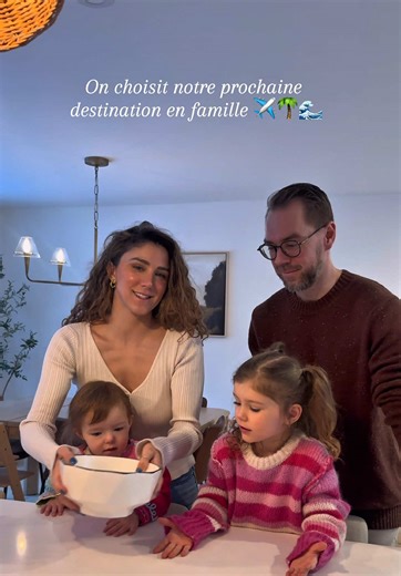 Dans 49 jours… on part 😍✈️🤍🌊 Après plus de 2 ans sans avoir pris l’avion, c’est enfin officiel, notre premier voyage en famille à 4 !! 🥹✨ Après deux années intenses, la maladie, les rendez-vous médicaux, les rénovations, les montagnes russes d’émotions et tellement de projets… on peut enfin respirer et prendre l’avion !!! ✈️🤍 Vous dire à quel point on a hâte et qu’on est excités!!! Si vous y êtes déjà allés, partagez-nous vos coups de cœur 🌴 We are going to…. #reveal #familytrip #gratitude