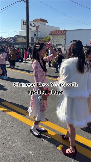 Chinese New Years Red Envelope Tradition