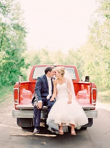 15 Classic Country Love Songs That Are Perfect for Your Wedding