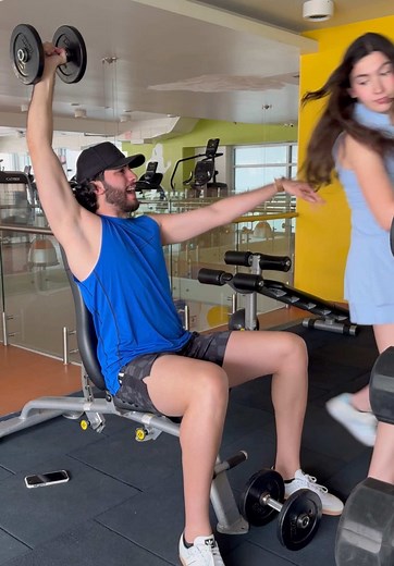 Mujeres Haciendo Ejercicios en el Gym - Entrenamiento y Tendencias