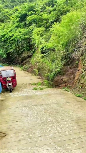 Landslide Strikes Next to a Tricycle ⚠️ Don’t Park Under Unstable Slopes!