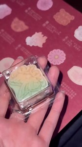 40K views · 1.7K reactions |  LINGORM TRÊN STORY CỦA ORMKORN - Orm: Chị sẽ cho em...cái nào? - P'Ling: Chị sẽ tặng 1 con bướm cho... - Orm: Em á? - P'Ling: Cho N'Orm - Orm: Okay, dễ thương quá~ - P'Ling: Vì nó cũng có ý nghĩa nữa - Orm: Ai đưa nó (bánh) cho chị á - P'Ling: Fan đã đưa cho chị - Orm: Thank you ~ Engsub: @lingdenling #หลิงออม #LingOrm #LingOrmVietnamFanbase | LingOrm Vietnam Fanbase | Facebook