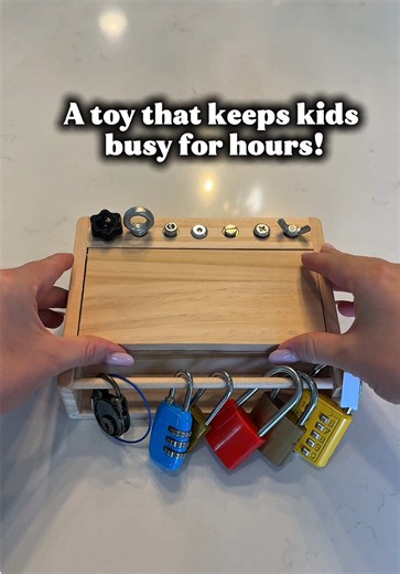 This screwdriver board and key set is such a fun learning-through-play toy!🧠🔐 It helps kids practice problem-solving, fine motor skills, coordination, and concentration while keeping them busy for a long time. ❤️ #montessoriathome #montessoritoys #stemtoys #busyboard #kidsactivities