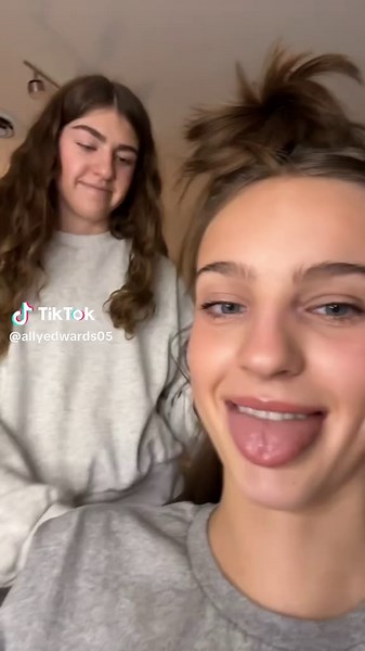 Missing my sisters a little extra today ❤️ @lucy edwards @Emma @Lilah