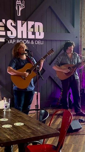 Best way to say goodbye to a crowd #folkmusic #livemusic #folksong