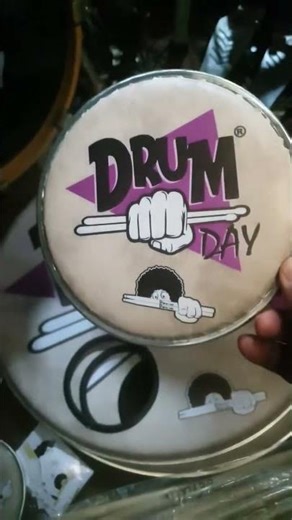 Chegaram as peles que vão estar nos bumbos das bateras do palco do Drum Day 2026!