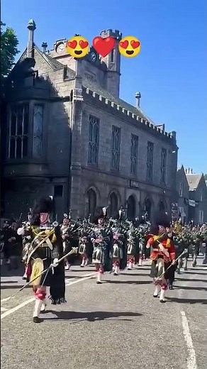 Beautiful marching, powerful sound, and top-notch kits what a stunning pipe band 💙 🏴󠁧󠁢󠁳󠁣󠁴󠁿 🤍 #scot