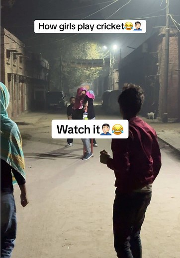 How Girls Play Cricket: Pro Running Between Wickets