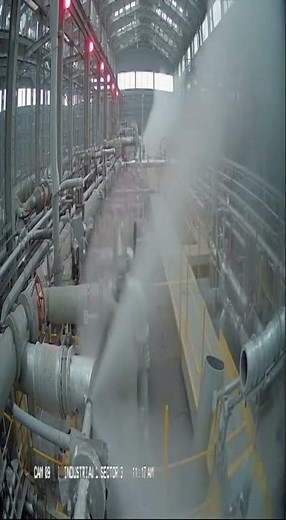 Terrifying moment a pressure pipe bursts inside a U.S. factory one wrong step could’ve been fatal 💥