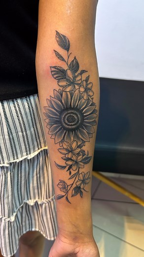 Sunflower cover-up complete! 🌻✨ It’s always amazing to give new life to an old tattoo. This piece now blooms with vibrant energy, transforming the past into something bright and beautiful ✨🌞 #sunflowertattoo #sunflower #sunflowertattoos #tattoocoverup #coveruptattoo #coveruptattoos #coveruptattooing #tattootransformation #freshink #blakeinktattoos #inked #inkedgirls | Blake Ink Tattoo & Piercing Studio