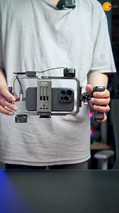 giá rẻ 800k !! SmallRig Cage Khung Gắn Điện Thoại IPhone - Android 2791b ! Mẫu mới nhất khung cage hỗ trợ quay chuyên nghiệp - tối ưu cho điện thoại các loại tiêu chí gọn nhẹ, đẹp. Hỗ trợ setup gắn thêm micro thu âm, đèn led mini, tay side handle dễ dàng. Chất liệu hợp kim nhôm 211g Khung trang bị lỗ ốc 1/4 xung quanh cage gắn lên tripod quay ngang dọc dễ dàng Side handle dùng ốc 1/4 gắn vào cage ( không kèm theo - mua riêng ) Phần trước cage thiết kế bạn gắn thêm kẹp pin dự phòng hay sdd ( khôn