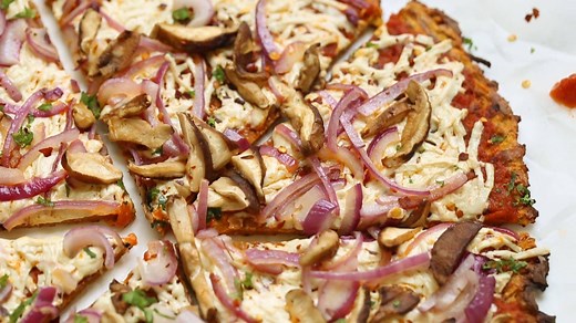 This easy SWEET POTATO PIZZA CRUST is life changing! 😍 It tastes amazing, it's super healthy and it's simple to make. It's also low calories and gluten-free! RECIPE >> https://www.simplyquinoa.com/sweet-potato-pizza-crust/ | Simply Quinoa