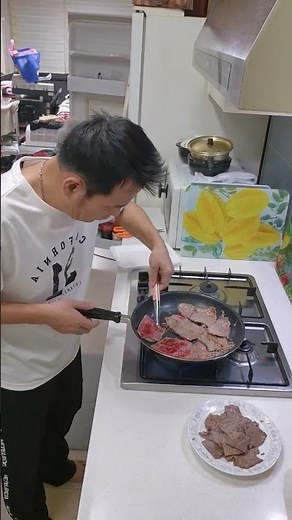 #잠시후 단백질이 풍부한 소고기 설깃살 굽고있어요#shorts