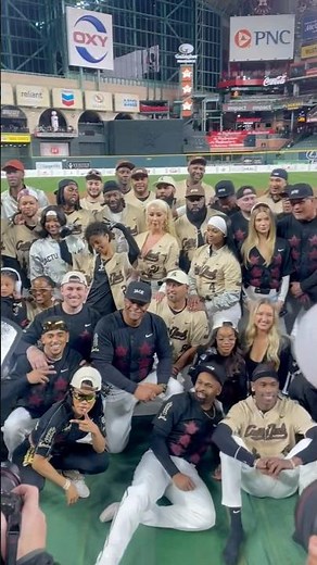 Travis Scott Takes A Photo With Everyone At HBCU Celebrity Softball Classic 🥎 | Billboard #Shorts
