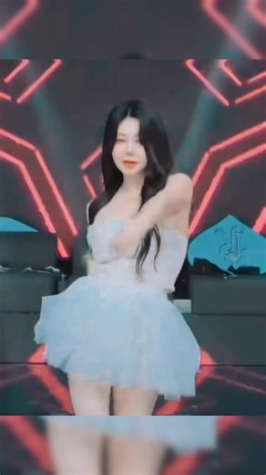 Kpop Media on Instagram: "🐼 KOREA PANDA LIVE 🔥🩷💎🎥 #koreapandashow #koreapandashow #koreastream #pandalive #jinricp #koreanlive #fancam #dance #kpop #korean #topfan #직캠 #댄스 #커버댄스 💎🐼"