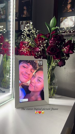 Cute Digital Picture Frame Gift Idea for Couples
