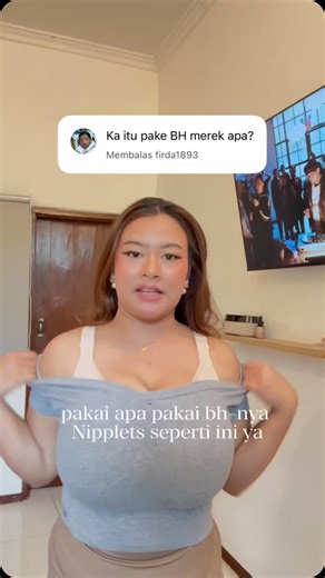 Sekuntum Bunga Bainina on Instagram: "Ini tuh BH yang aku pakai di video aku pas aku nge gambar Rachel & Samantha aku pake BH VS Nggaa! Dari pas berat aku 85 kilo sampe sekarang di 63 kilo BH nge pump di aku, aku tuh pake size XL yaaaa yang paling cocok di aku aura sama essence ⚡️✨"