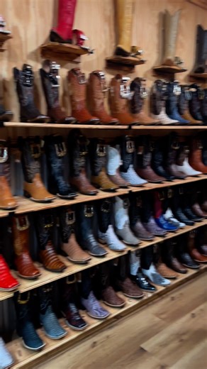 Boot of the Day!💯 American Snapping Turtle in Color “Antique Gray” Many more Styles & Colors available ‼️Please call or stop by for further details.📦 Nationwide Shipping Available 📬👢La Hacienda Boot Co.👢2429 Telephone Rd Houston, Texas 77023 ☎️ 713-514-9939/📱346-510-8311#lahaciendabootco #custommade #handmade #boot #botas #gift #houston #houstontx #foryou | La Hacienda Boot Co.