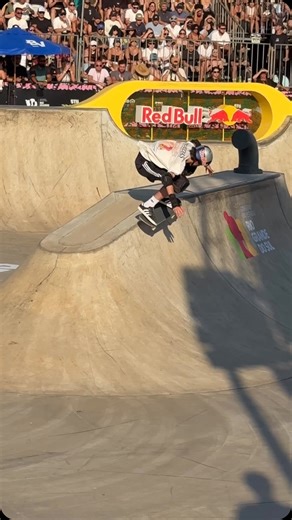 Red Bull Brasil  on Instagram: "GUI KHURY É O NOME DELE  Alguém pediu nine club? @gui_khury fez história no park do STU Pro Tour Porto Alegre e sai campeão com um 91.00  E semana que vem tem vertical, hein?   @skatetotalurbe #redbull #tedáaaasas #stuprotour #park #portoalegre #skateboarding #skate #brasil"