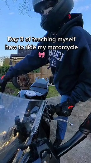 141K views · 9.5K reactions | Day 3 of Teaching myself how to ride my motorcycle ️ #motorcycle #moto #motorbike #motovlog #motogirl #bikegirl #girlbiker #girlbikerider #girlbikersoftiktok #jacksonville #jacksonvilleflorida #insta360 #bikelife #jacksonvillefl #ride #rider #newrider | Motogirl | Facebook