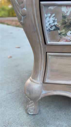 Furniture…but make it art 💜🎨#dıy #furnituremakeover #paintedfurniture #diyproject #furnitureart #vintagefurniture #furnitureflip #homedecor | CeCe ReStyled