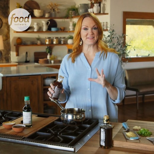 The Pioneer Woman - Ree Drummond prepares BBQ-pulled Chicken served in Lettuce Wraps - what a combination! 🥬🍗 #ThePioneerWoman | Food Network UK