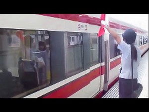 東武東京スカイツリー駅へ 女性駅員 押上（スカイツリー前）と別 female sta. emp. sky tree classify as Oshiage (front sky tree)