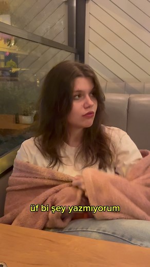 Beyza Şen on Instagram: "sürekli exine yazmak isteyen arkadaş🤡 #ex #sevgili"