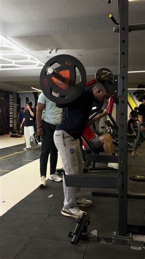 How to do perfect squats💪#legs #fitness #like #youtubeshorts