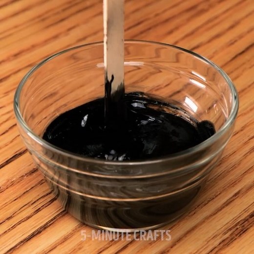 5-Minute Crafts on Instagram: "Make your own makeup with what you have at home. 😲 #5minutecrafts #video #crafts #makeup Follow us on Twitter! (http://twitter.com/5m_crafts)"