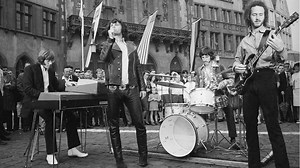 5 songs guitarists need to hear by… The Doors