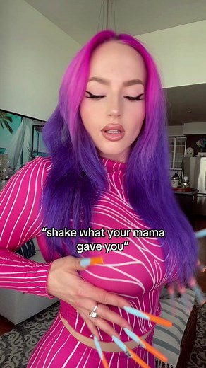 shake what my mama gave me? well funny story…🥲 #vialsss #neurodivergent #adhdtiktok #audhd #adhdcheck #adhdprobs #stimming #restlesslegsyndrome #restlessleg #dancing #stankyleg #stim #runsinthefamily