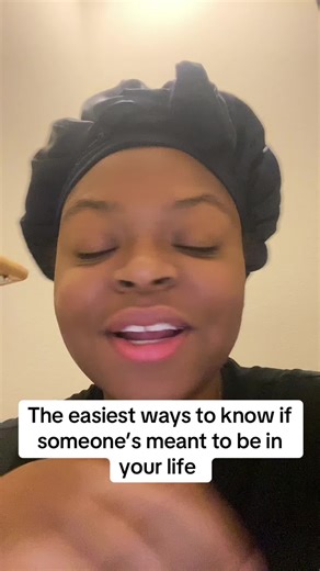 (READ CAPTION). How people make you feel internally based on your discernment does not always make them a bad person, it just makes them not your person. Meaning you’re not aligned. Doing these two things does not mean you will never come into alignment with said person. We are here to learn lessons, not avoid them. We also do not want to repeat lessons either. #attentjasoul