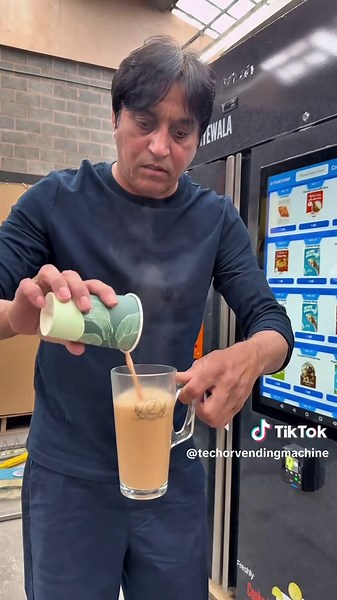 All-in-One Vending Machine for Tea, Coffee, and Snacks