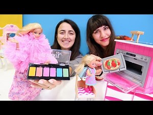 Sevcan is doing Barbie's makeup while Ümit is making lahmacun for Steffie! Girl games