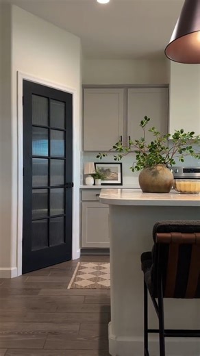 The one kitchen upgrade you didn’t know you needed — a new pantry door 🖤 It instantly makes the space look more custom and intentional. Such a small change with a huge visual payoff. Neutral, modern, and way more elevated than the builder-grade original. Now I’m tempted to swap every door in the house 😅 #home #homeupgrades #neutralhome #neutralkitchen #kitchenupgrade #kitchendesign #homebeforeandafter #kitchenreno #kitchendiy #homeinspo #buildergradeupgrade | Interior Decor Paradise