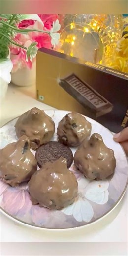 "Modak ki duniya mein chocolate ka magic!" 🦋❤️