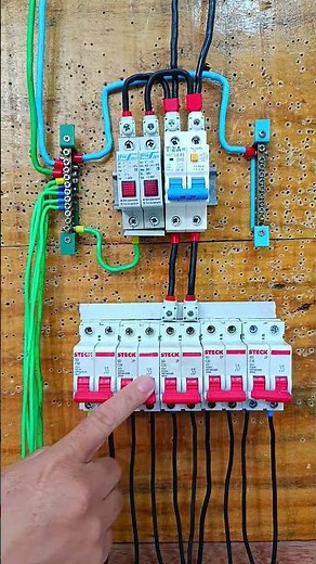 How to install 127V single-phase circuits in a 220V panel with a grounded neutral