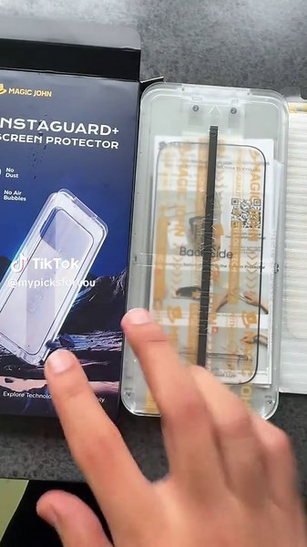 This green protectors are high quality and wsuper easy to install #screenprotector #sale #phone #iphone17