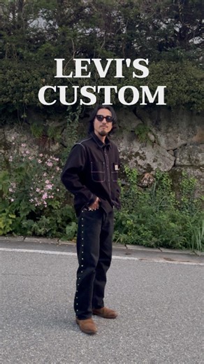 スモーキーとドク | リーバイスの501をカスタム🔧 Levi's テーラーショップは全国に8店舗あるそう。 そこに持ち込めばカスタム可能です🔫 ↓今回行ったブラックの501カスタム↓ 【スタッズカスタム】 サイドシーム:18個 × 2 ポケット: 7個 × 2 バックヨーク: 10個... | Instagram