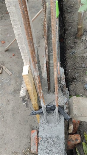 boundary wall pillar dhalai by vibrator machine ✅🧑‍🌾 #vibration #rcc #design #shortsfeed #shorts