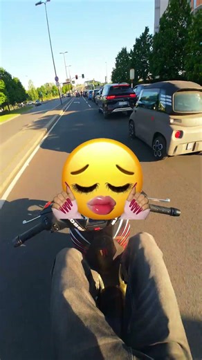 HOW NOT TO USE AN SH IN MILAN... #motovlog #sh125