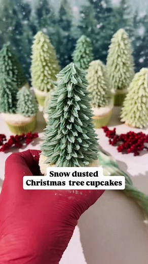 A snow dusted cupcake forest--with enough buttercream to feed an army on every cupcake🍽️ 🌲Varying the height of your ice cream cones gives your set the coolest look. 🌲To recap, I used tip 18 and then 13 for these. This is an American buttercream version, but you can type these with most buttercream types. 🌲 leave some space as you pipe around your cone with tip 18, then fill in those empty spaces with tip 13. This gives you the most full, beautiful looking trees. It's a lot of frosting, but 