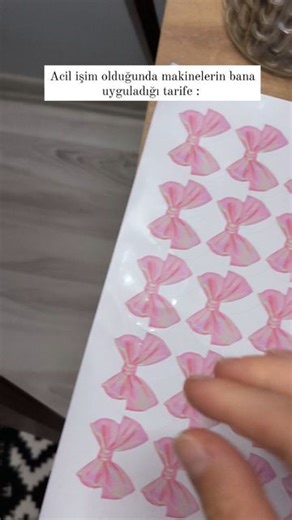 Notepad, Sticker ve Kırtasiye ürünleri/ Özge | Küçük işletme dramı 🥹 İşlerin acilse makineler asla işlerini doğru yapmaz ve sizle inatlaşır. Bazen onlarında çalışmama hakkı vardır 😄... | Instagram