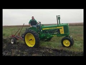 John Deere A, G, R, 420 and 520 plowing at the plow day