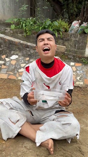 Poor Ronaldo was teased because of his plastic car #ronaldo #messi #kindness