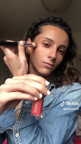 Create the Trendy 2007 Smokey Eye Makeup Look