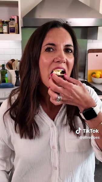 Marinated Cheese—the must-have party appetizer that not only looks fancy, but also perfectly assembles in your favorite Tupperware for easy transportation. 💃#easyappetizers #partyfood #cheese